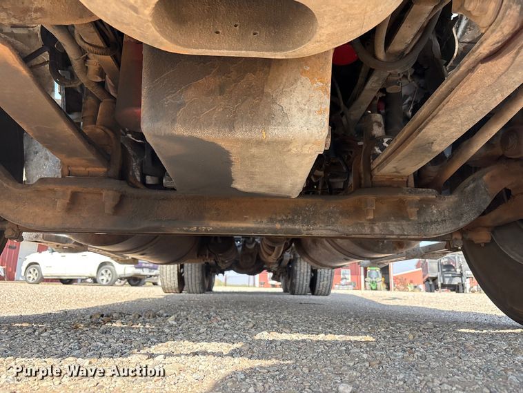 image for item FC2442 2000 Freightliner FLD semi truck