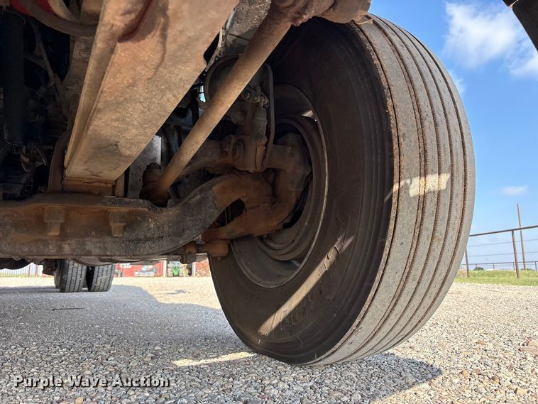 image for item FC2442 2000 Freightliner FLD semi truck
