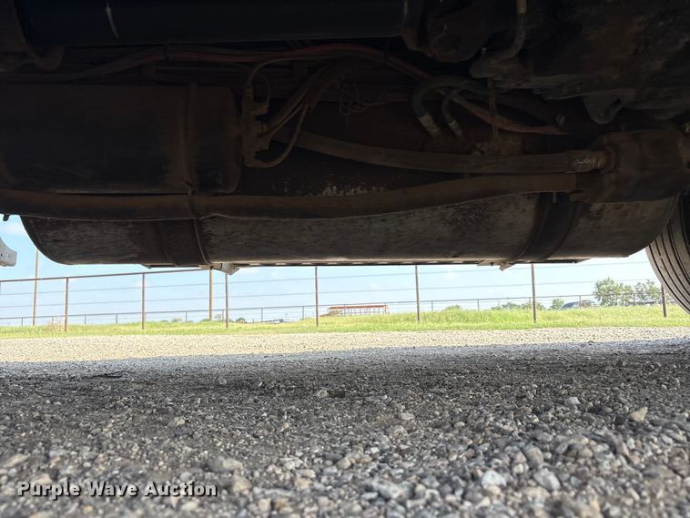 image for item FC2442 2000 Freightliner FLD semi truck