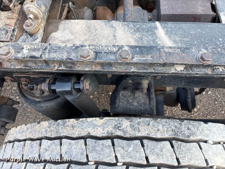 image for item FC2442 2000 Freightliner FLD semi truck