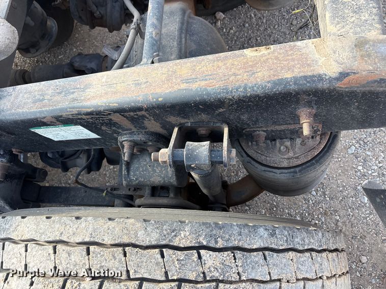image for item FC2442 2000 Freightliner FLD semi truck
