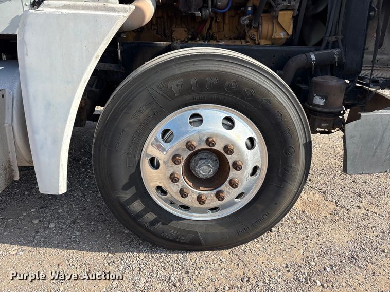 image for item FC2442 2000 Freightliner FLD semi truck