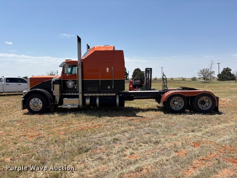 image for item FC2448 1986 Peterbilt 359 semi truck
