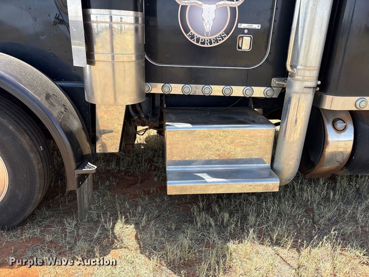 image for item FC2448 1986 Peterbilt 359 semi truck