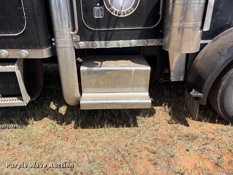image for item FC2448 1986 Peterbilt 359 semi truck