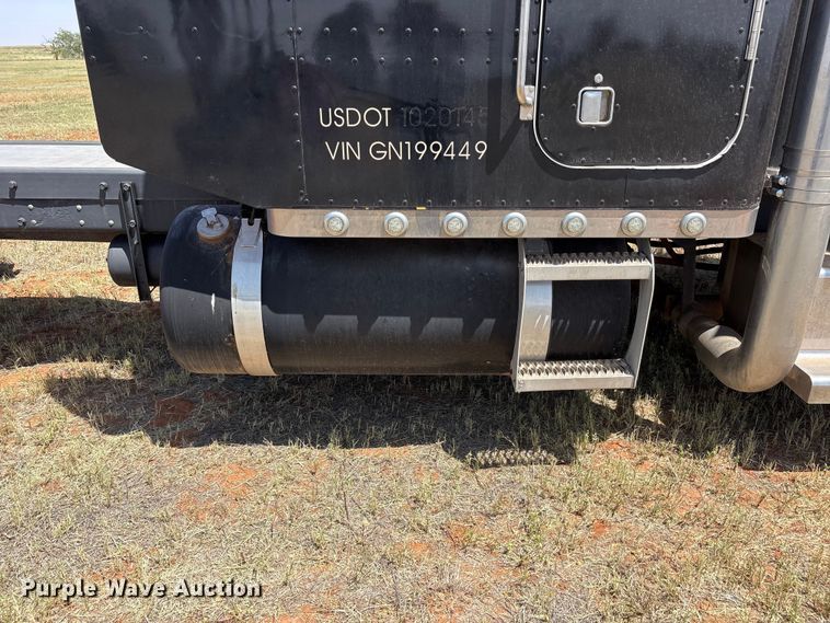 image for item FC2448 1986 Peterbilt 359 semi truck