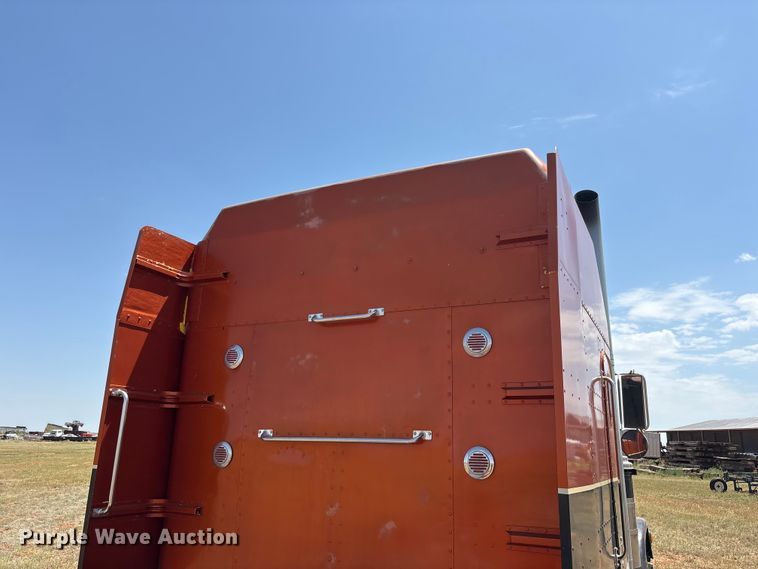 image for item FC2448 1986 Peterbilt 359 semi truck