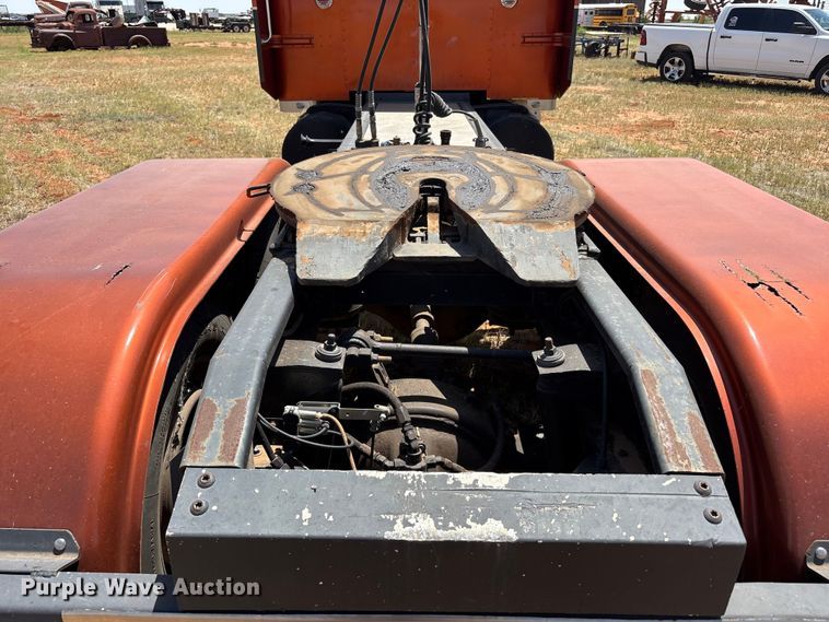 image for item FC2448 1986 Peterbilt 359 semi truck