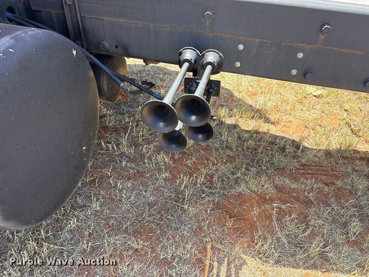 image for item FC2448 1986 Peterbilt 359 semi truck