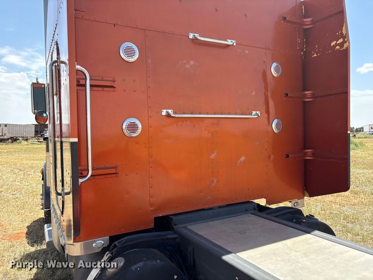 image for item FC2448 1986 Peterbilt 359 semi truck
