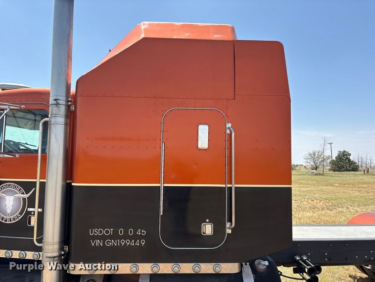 image for item FC2448 1986 Peterbilt 359 semi truck