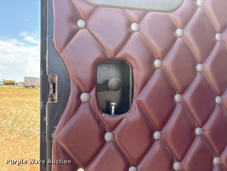 image for item FC2448 1986 Peterbilt 359 semi truck
