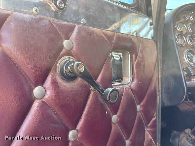 image for item FC2448 1986 Peterbilt 359 semi truck
