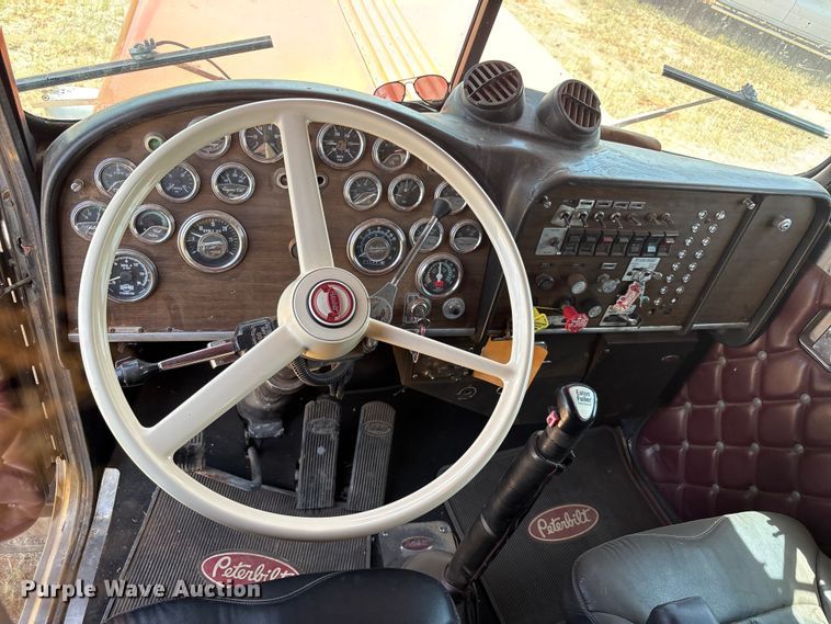 image for item FC2448 1986 Peterbilt 359 semi truck
