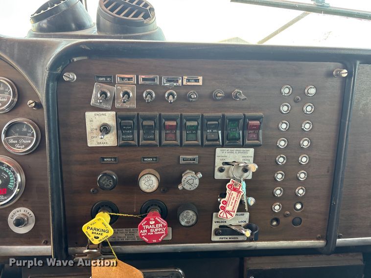image for item FC2448 1986 Peterbilt 359 semi truck