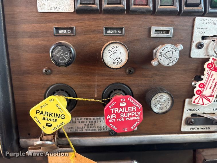 image for item FC2448 1986 Peterbilt 359 semi truck