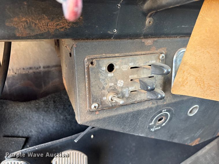image for item FC2448 1986 Peterbilt 359 semi truck