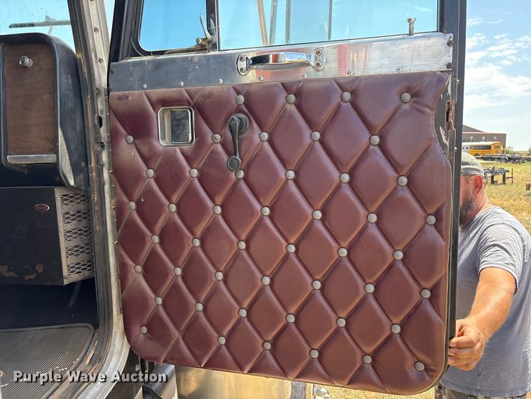 image for item FC2448 1986 Peterbilt 359 semi truck