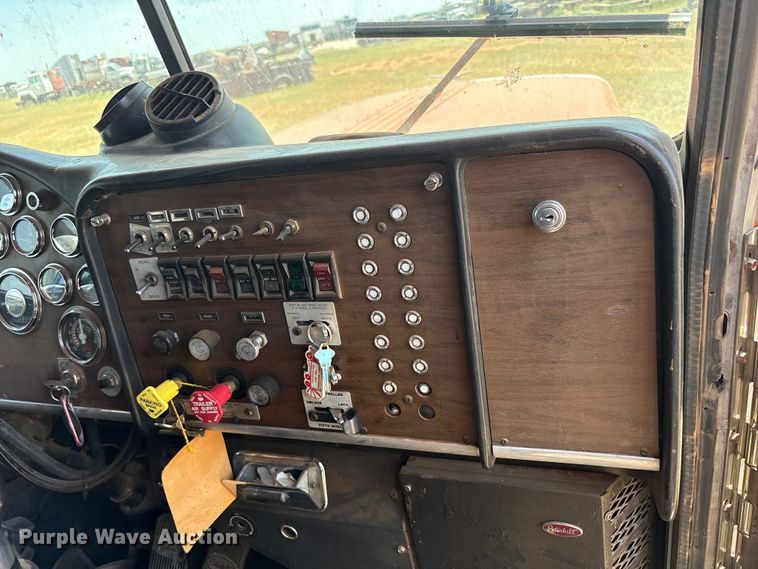 image for item FC2448 1986 Peterbilt 359 semi truck