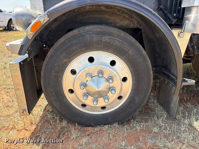image for item FC2448 1986 Peterbilt 359 semi truck