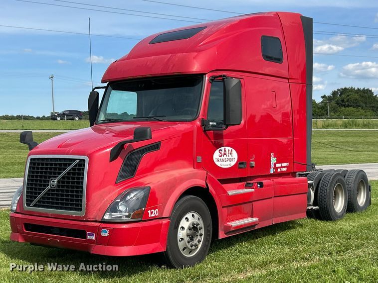image for item FC2802 2015 Volvo VNL semi truck