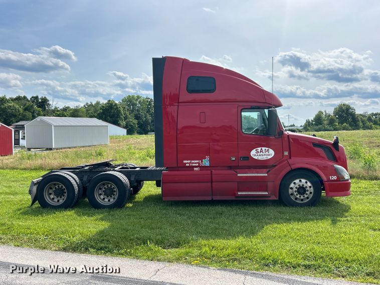 image for item FC2802 2015 Volvo VNL semi truck