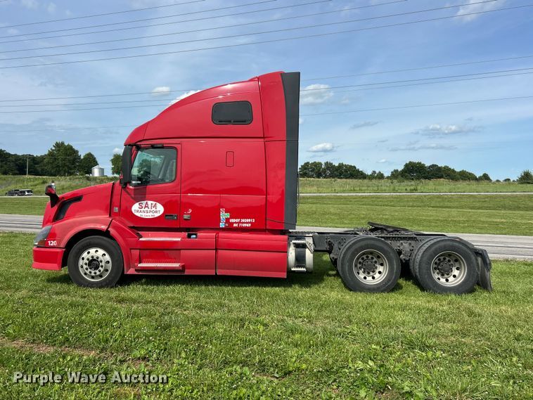 image for item FC2802 2015 Volvo VNL semi truck