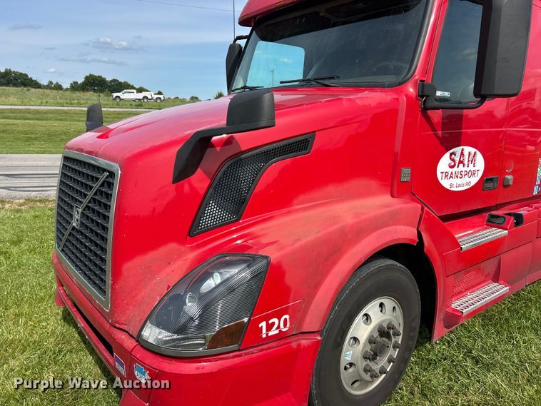 image for item FC2802 2015 Volvo VNL semi truck