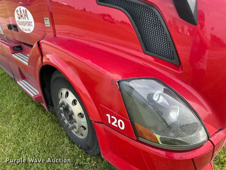 image for item FC2802 2015 Volvo VNL semi truck