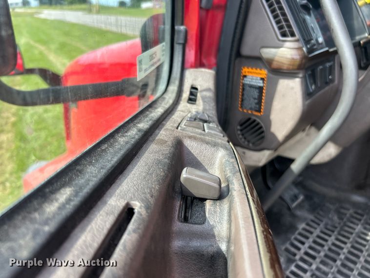 image for item FC2802 2015 Volvo VNL semi truck