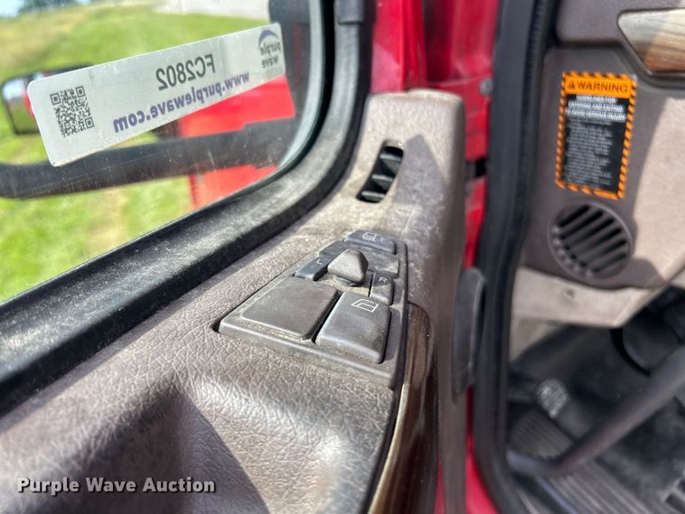 image for item FC2802 2015 Volvo VNL semi truck
