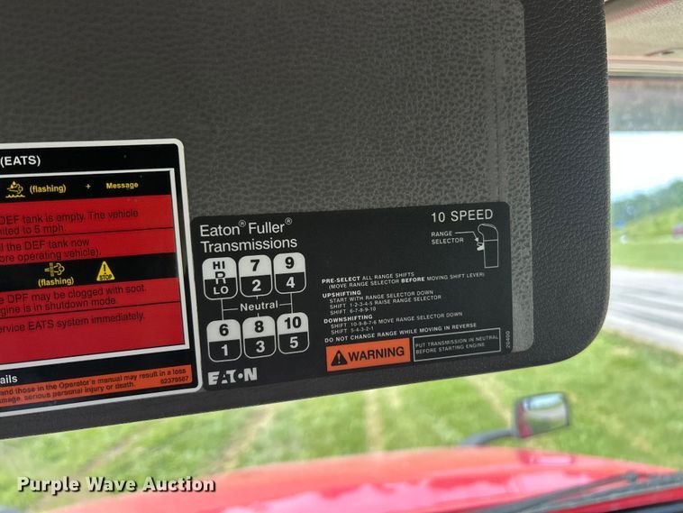 image for item FC2802 2015 Volvo VNL semi truck