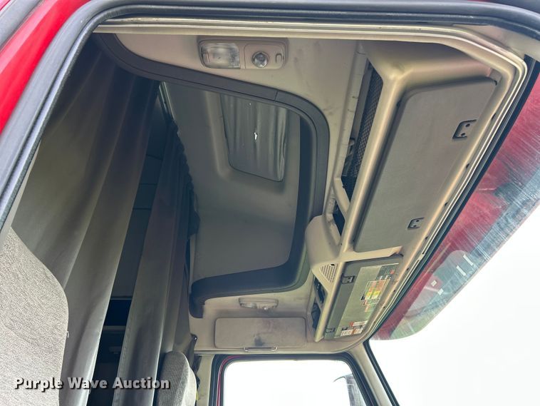 image for item FC2802 2015 Volvo VNL semi truck