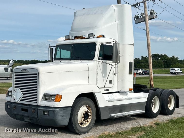 image for item FC2804 2000 Freightliner FLD120 semi truck