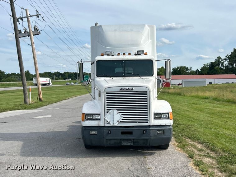 image for item FC2804 2000 Freightliner FLD120 semi truck