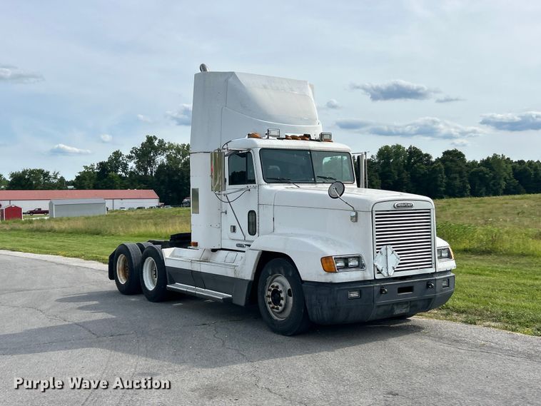 image for item FC2804 2000 Freightliner FLD120 semi truck