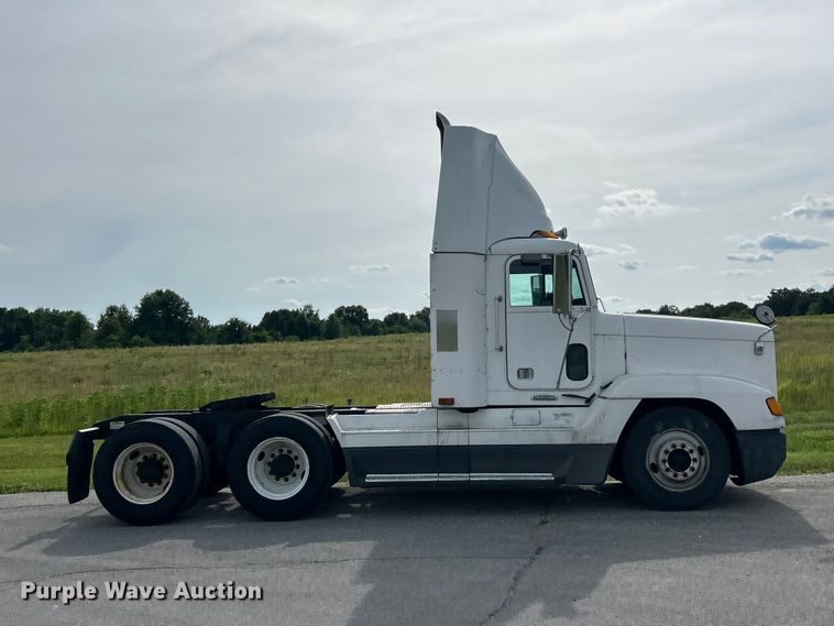 image for item FC2804 2000 Freightliner FLD120 semi truck