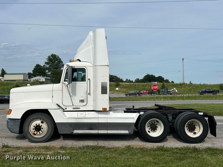 image for item FC2804 2000 Freightliner FLD120 semi truck