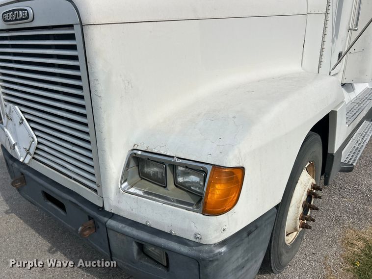 image for item FC2804 2000 Freightliner FLD120 semi truck