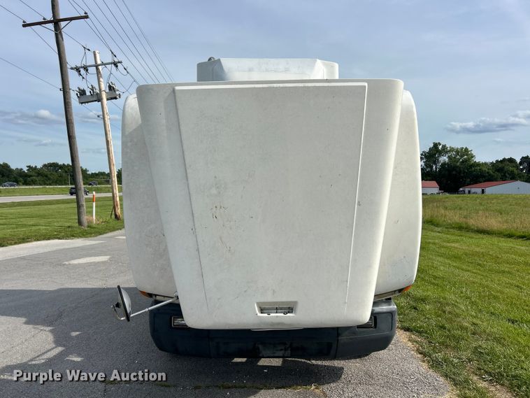 image for item FC2804 2000 Freightliner FLD120 semi truck