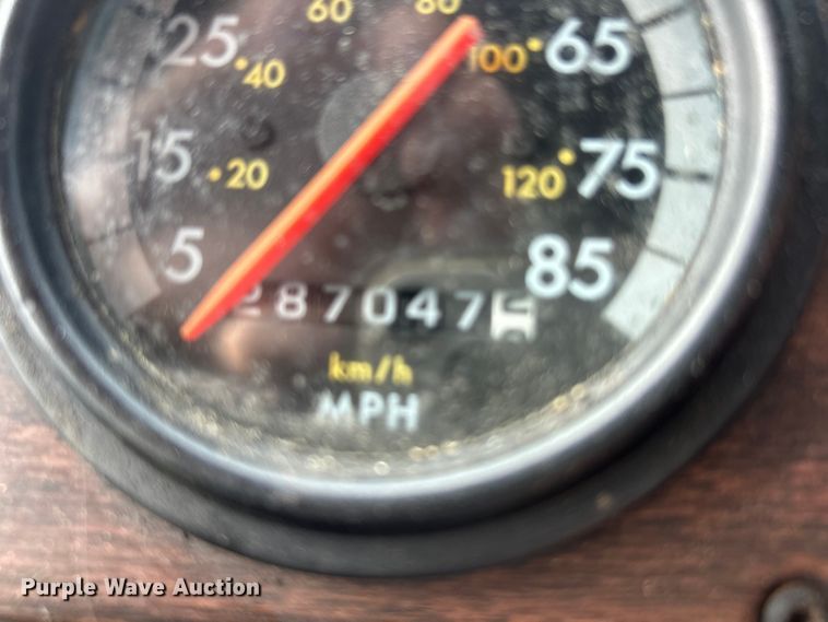 image for item FC2804 2000 Freightliner FLD120 semi truck
