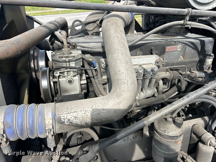 image for item FC2804 2000 Freightliner FLD120 semi truck