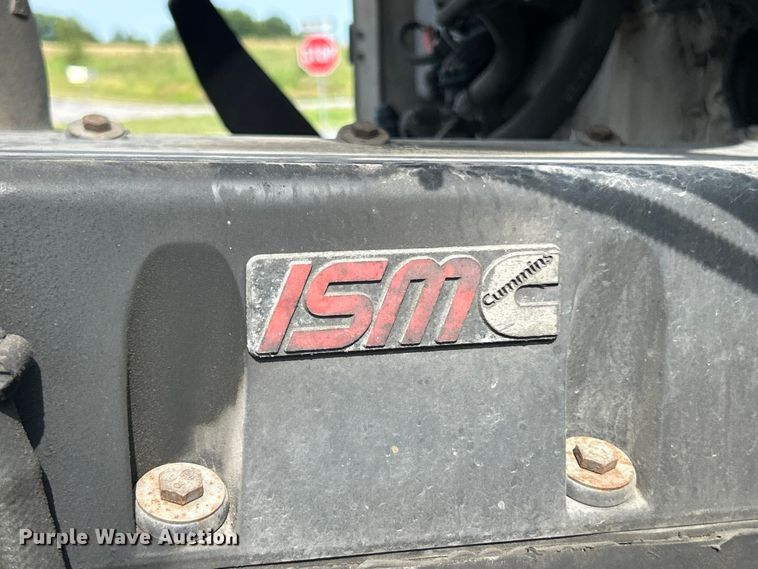 image for item FC2804 2000 Freightliner FLD120 semi truck
