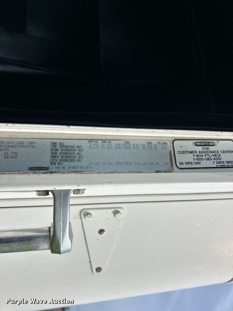 image for item FC2804 2000 Freightliner FLD120 semi truck