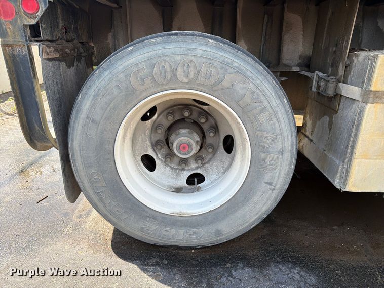 image for item FC3200 2007 Lufkin FL-11 flatbed trailer