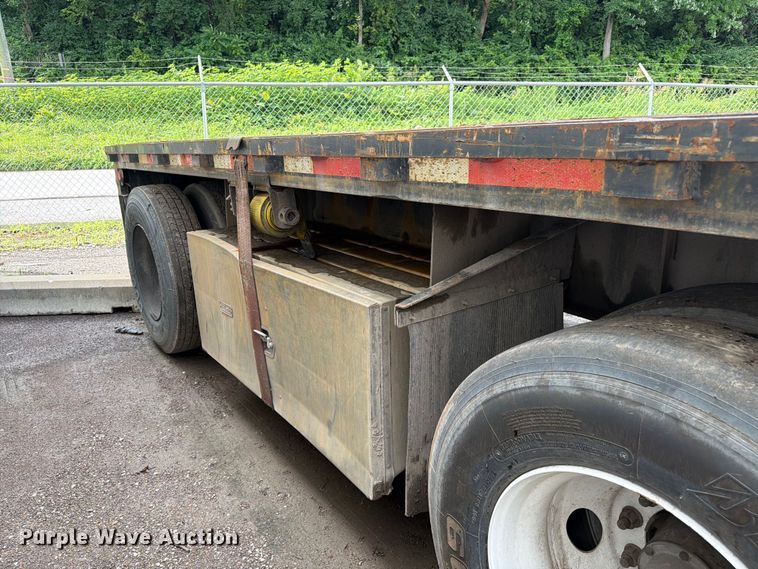 image for item FC3201 2007 Lufkin FL-11 flatbed trailer
