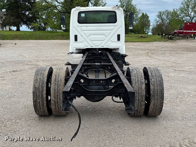 image for item FC5614 2015 International DuraStar 4300 truck cab and chassis