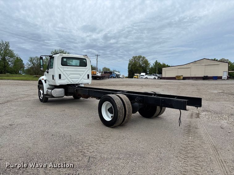image for item FC5614 2015 International DuraStar 4300 truck cab and chassis