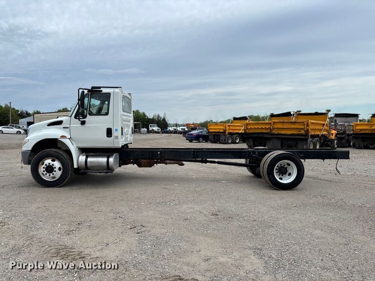 image for item FC5614 2015 International DuraStar 4300 truck cab and chassis
