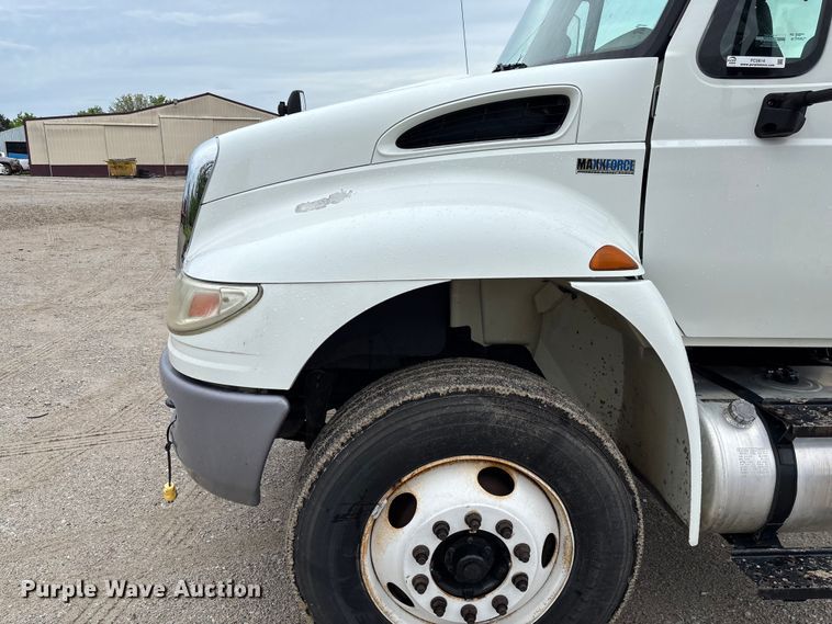 image for item FC5614 2015 International DuraStar 4300 truck cab and chassis